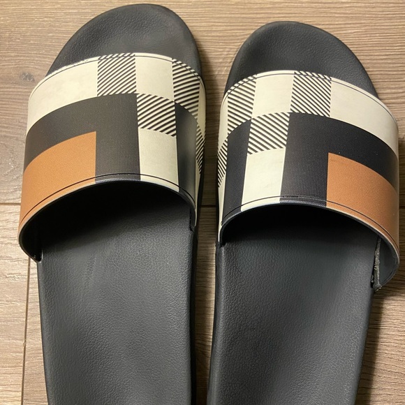 Burberry slides - Picture 2 of 3
